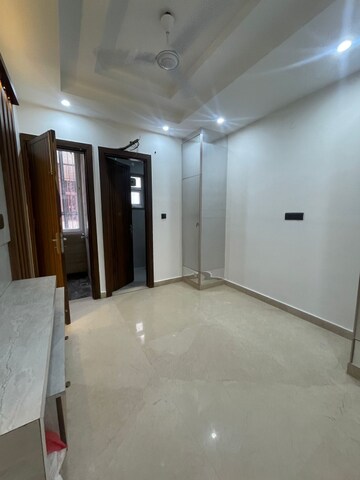Room in 2 BHK Builder Floor at Paschim Vihar – for Rent