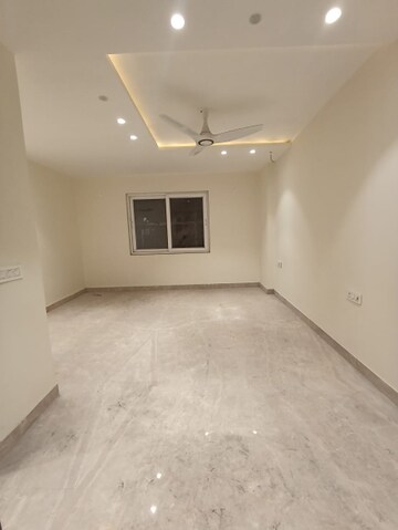 Room in 3.5 BHK Builder Floor at Paschim Vihar – for Rent