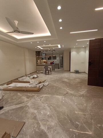 Parking in 3.5 BHK Builder Floor at Paschim Vihar – for Rent
