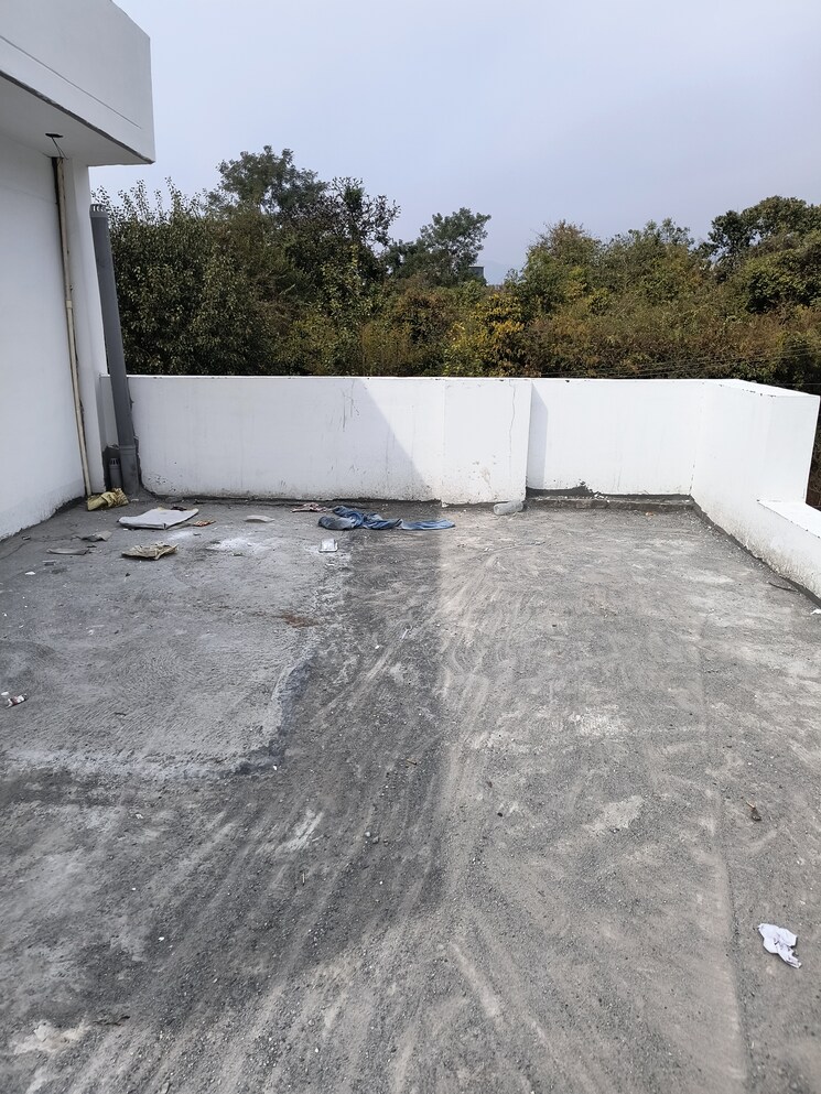 Terrace, sahastradhara road 3.5 Bedroom 130 Sq.Yd. Villa In Sahastradhara Road Dehradun 8276267