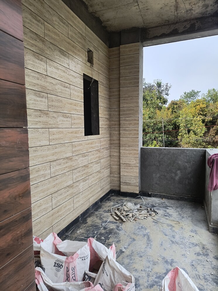 Balcony, sahastradhara road 3.5 Bedroom 130 Sq.Yd. Villa In Sahastradhara Road Dehradun 8276267