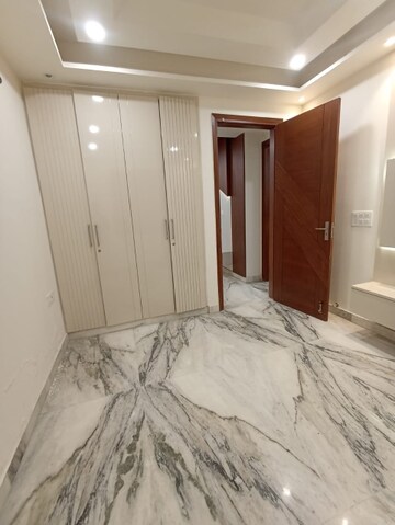Room in 3 BHK Builder Floor at Paschim Vihar – for Rent