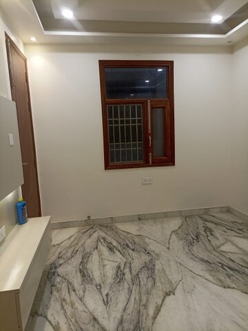 Room in 3 BHK Builder Floor at Paschim Vihar – for Rent