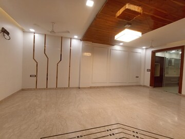 Room in 3 BHK Builder Floor at Paschim Vihar – for Rent