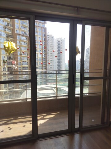 Room in 3.5 BHK Apartment at Amanora Adreno Towers, Hadapsar – for Rent