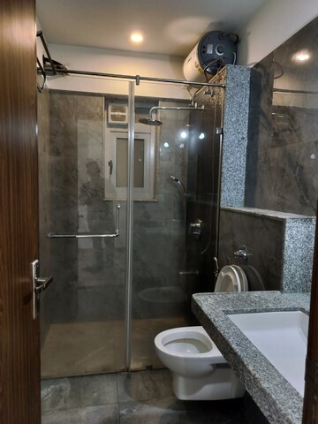 Bathroom in 3.5 BHK Apartment at Amanora Adreno Towers, Hadapsar – for Rent