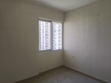 Room in 2 BHK Apartment at Signature Orchard Avenue 2, Sector 93 – for Rent
