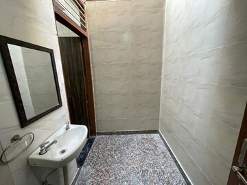 Bathroom in 1 RK Builder Floor at Sector 27 – for Rent