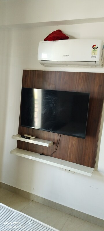 Furnished Amenities in 2 BHK Apartment at Shree Vardhman Mantra, Sector 67 – for Rent