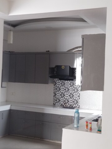 Bathroom in 4 BHK Apartment at Bhawna Apartment, Sector 43 – for Sale
