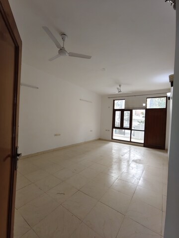 Room in 5 BHK Independent House at Anand Vihar – for Rent