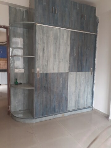 Room in 3 BHK Apartment at Sector 16c Greater Noida – for Rent