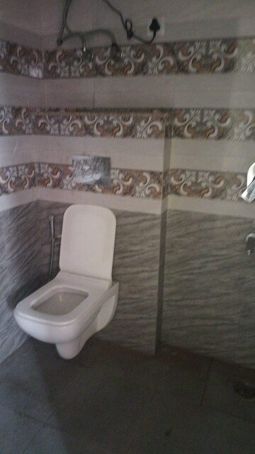 Bathroom in 3 BHK Builder Floor at Pilot Court, Sector 28 – for Rent