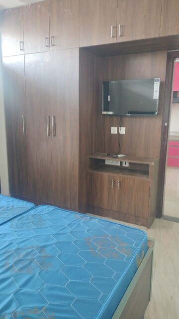 Room in 3 BHK Builder Floor at Pilot Court, Sector 28 – for Rent