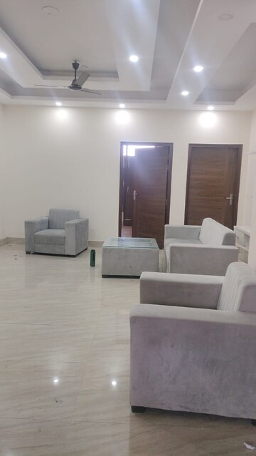 Living Room in 3 BHK Builder Floor at Pilot Court, Sector 28 – for Rent