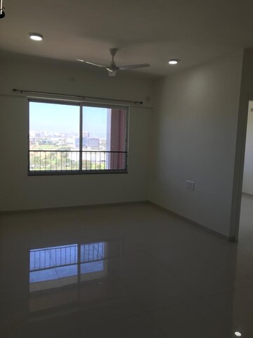 Room in 2 BHK Apartment at VTP Leonara, Mahalunge – for Rent