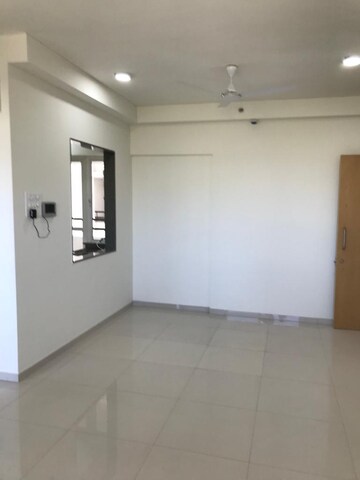 Room in 2 BHK Apartment at VTP Leonara, Mahalunge – for Rent