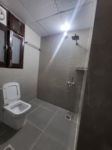 Bathroom in 3 BHK Builder Floor at Super Mart 1, Sector 27 – for Rent