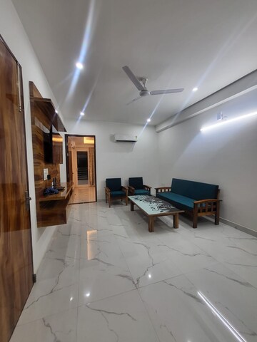 Living Room in 3 BHK Builder Floor at Super Mart 1, Sector 27 – for Rent