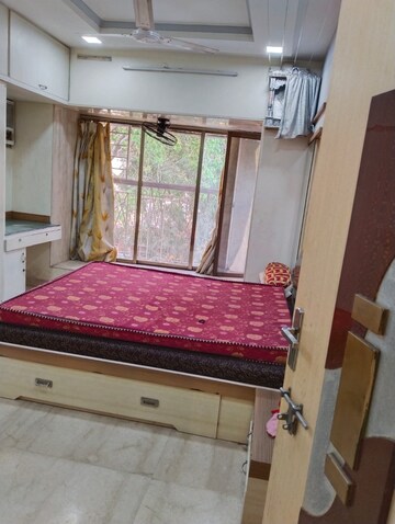 Bedroom in 2 BHK Apartment at Santacruz West – for Rent