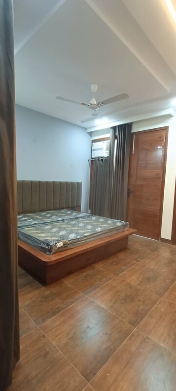 Bedroom in 3 BHK Builder Floor at Pilot Court, Sector 28 – for Rent