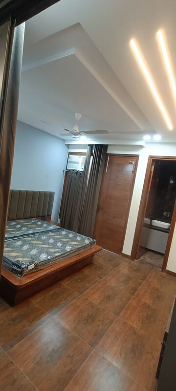 Bedroom in 3 BHK Builder Floor at Pilot Court, Sector 28 – for Rent