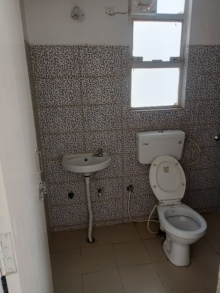 Bathroom, breez-global-heights 2 Bedroom 709 Sq.Ft. Apartment In Sohna Sector 33 Gurgaon 8277904