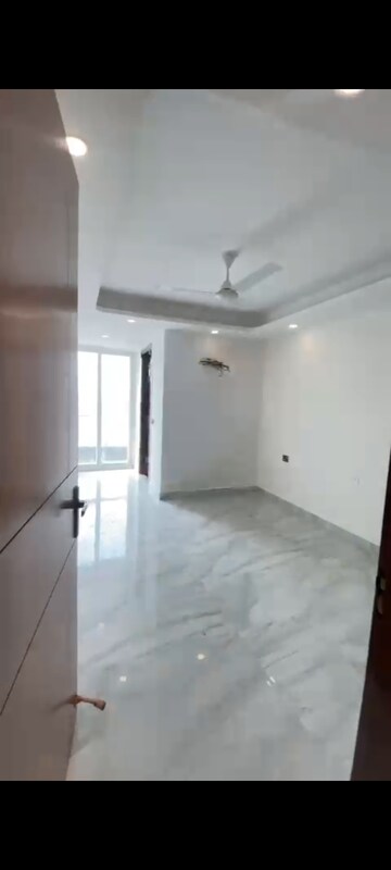 Room in 3 BHK Apartment at Rajpur Khurd Extension – for Sale