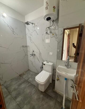 Bathroom in 2 BHK Builder Floor at Super Mart 1, Sector 27 – for Rent