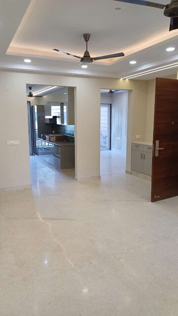 Room in 4 BHK Builder Floor at Sector 52 – for Sale