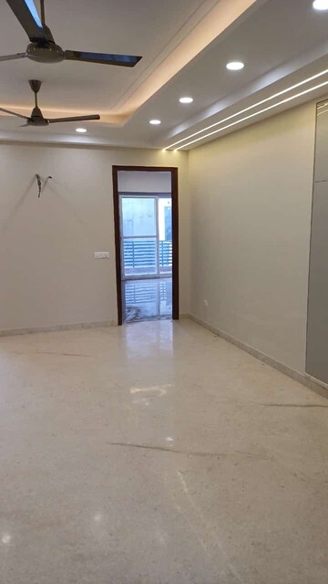 Room in 4 BHK Builder Floor at Sector 52 – for Sale