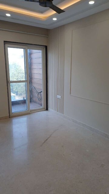 Room in 4 BHK Builder Floor at Sector 52 – for Sale