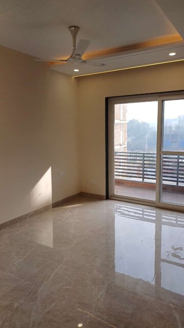 Room in 4 BHK Builder Floor at Sector 52 – for Sale