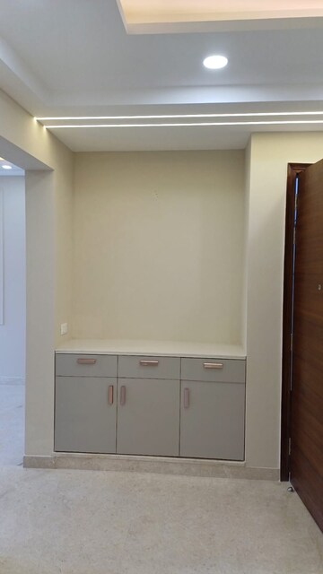Furnished Amenities in 4 BHK Builder Floor at Sector 52 – for Sale