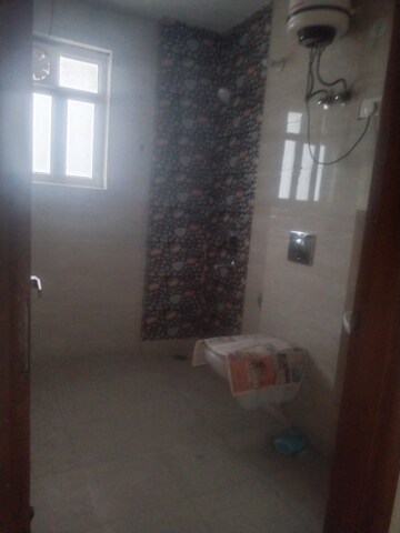 Bathroom in 3 BHK Builder Floor at Super Mart 1, Sector 27 – for Rent