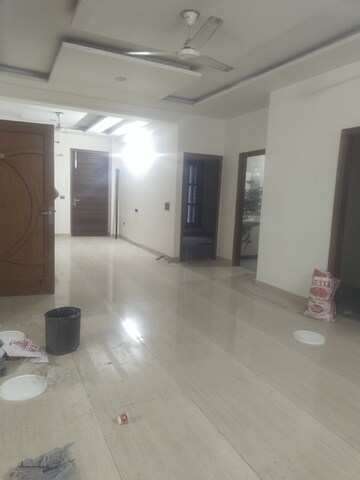 Bathroom in 3 BHK Builder Floor at Super Mart 1, Sector 27 – for Rent