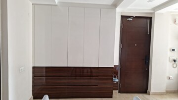 Furnished Amenities in 3 BHK Builder Floor at Ansal Plaza Sector-23, Sector 23 – for Rent