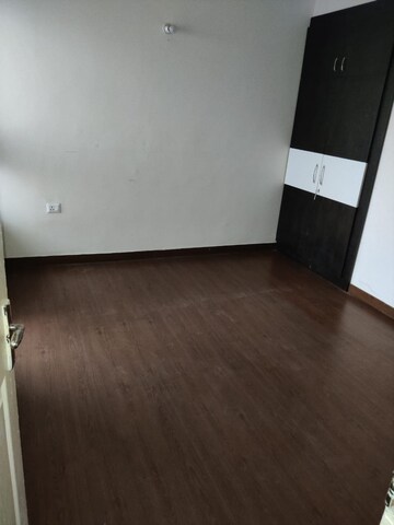 Room in 2 BHK Apartment at Mapsko Paradise, Sector 83 – for Sale