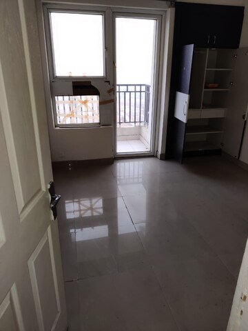Room in 2 BHK Apartment at Mapsko Paradise, Sector 83 – for Sale