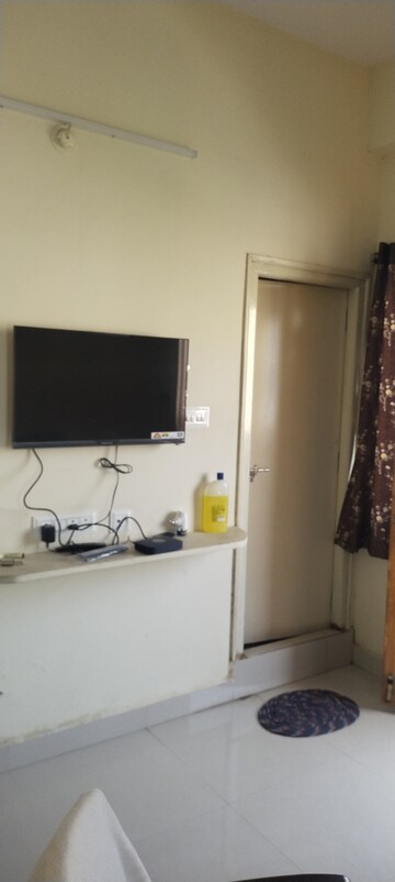Furnished Amenities in 1 BHK Independent House at Madhapur – for Rent