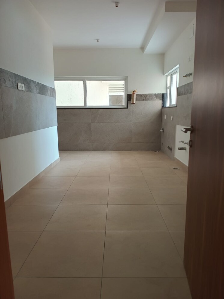 Bathroom, prestige-waterford 4 Bedroom 2525 Sq.Ft. Apartment In Whitefield Bangalore 8278473