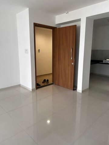 Room in 3 BHK Apartment at Majestique Signature Towers, Balewadi – for Rent