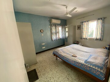 Bedroom in 3 BHK Apartment at Louisiana Apartment, Santacruz West – for Rent
