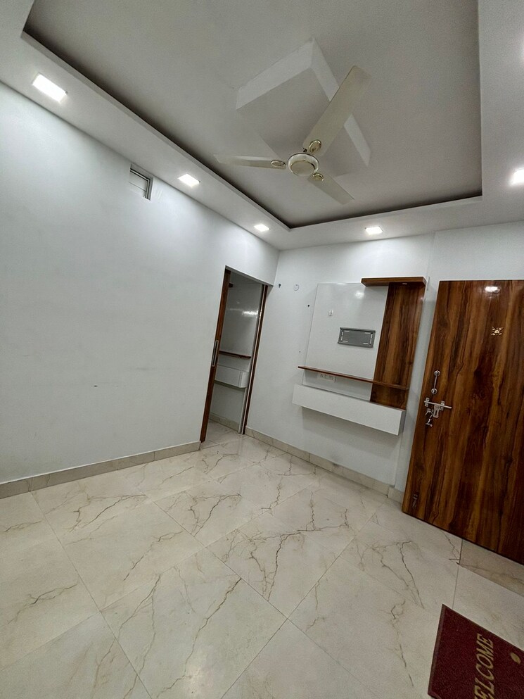Room, sector 87 2 Bedroom 50 Sq.Yd. Independent House In Sector 87 Faridabad 8278660