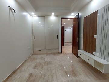 Room in 2 BHK Apartment at Paschim Vihar – for Rent