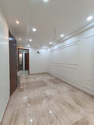 Room in 2 BHK Apartment at Paschim Vihar – for Rent
