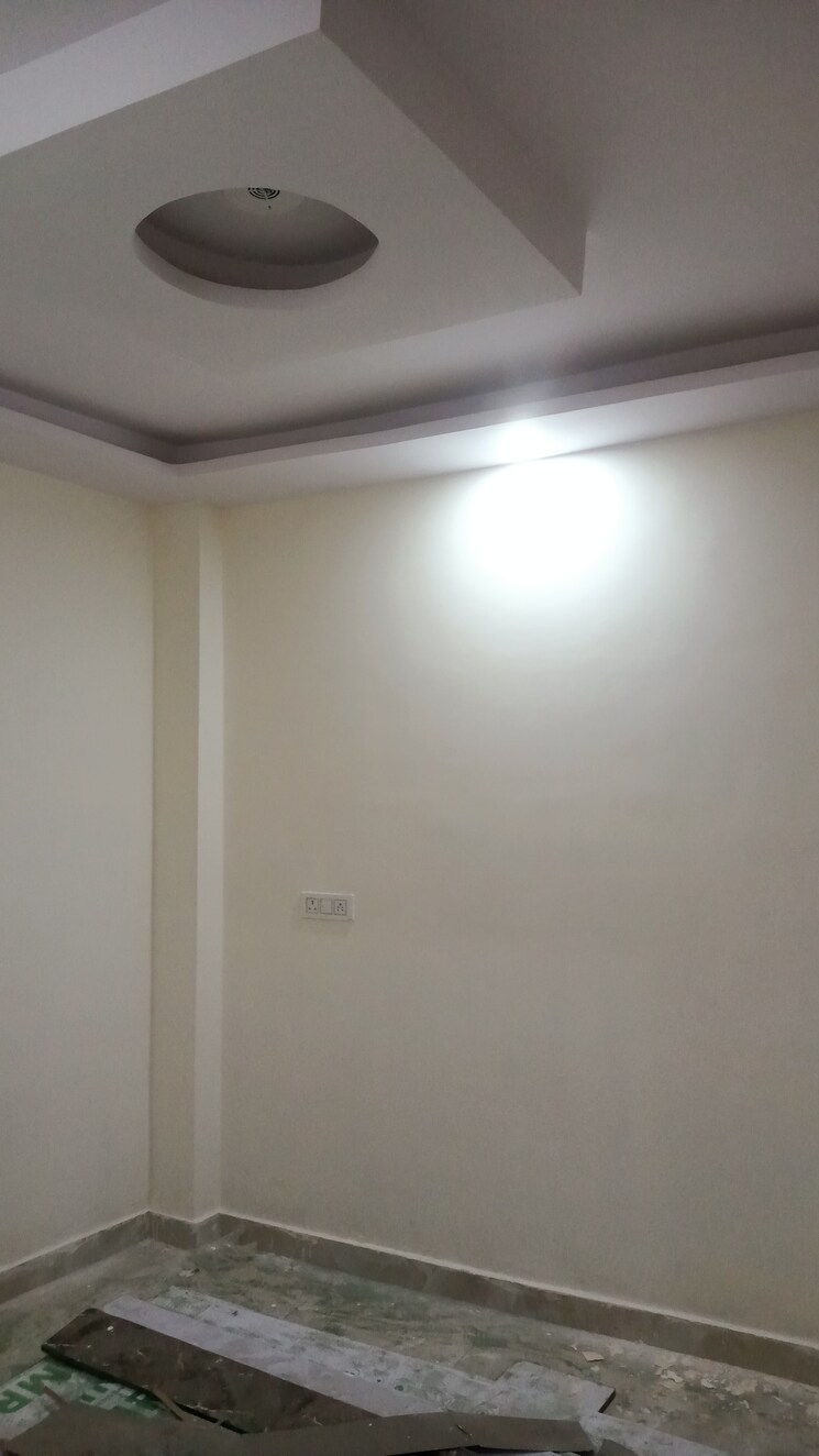 Room, burari 3 Bedroom 90 Sq.Yd. Builder Floor In Burari Delhi 8278649