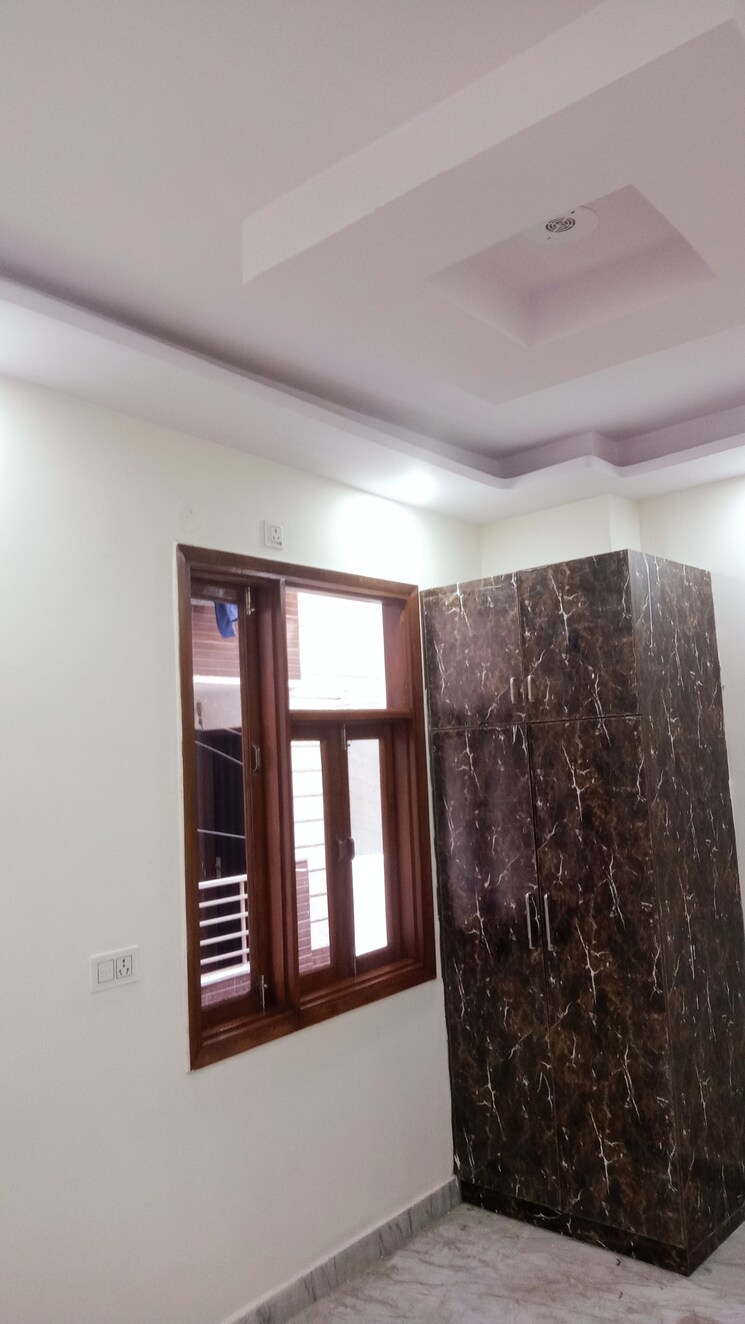 Room, burari 3 Bedroom 90 Sq.Yd. Builder Floor In Burari Delhi 8278649
