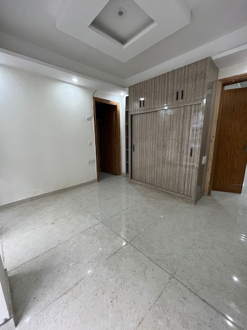Room in 4 BHK Apartment at Dwarika Raj Garden City, Raj Nagar Extension – for Sale