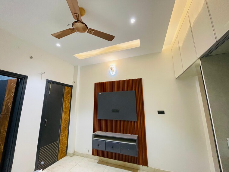 Room, ludhiana chandigarh hwy 2 Bedroom 100 Sq.Yd. Apartment In LudhianA Chandigarh Hwy Mohali 8278850